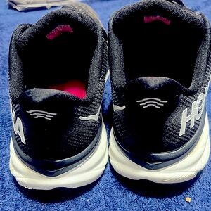 Hoka One One Clifton 9 Running Shoes - Men's Size 10 - Black